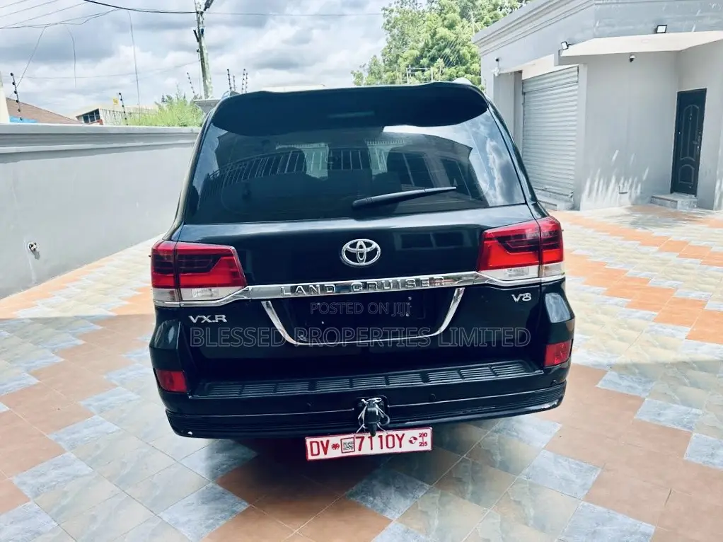 Toyota Land Cruiser 4.5 V8 VXR 2021 Black