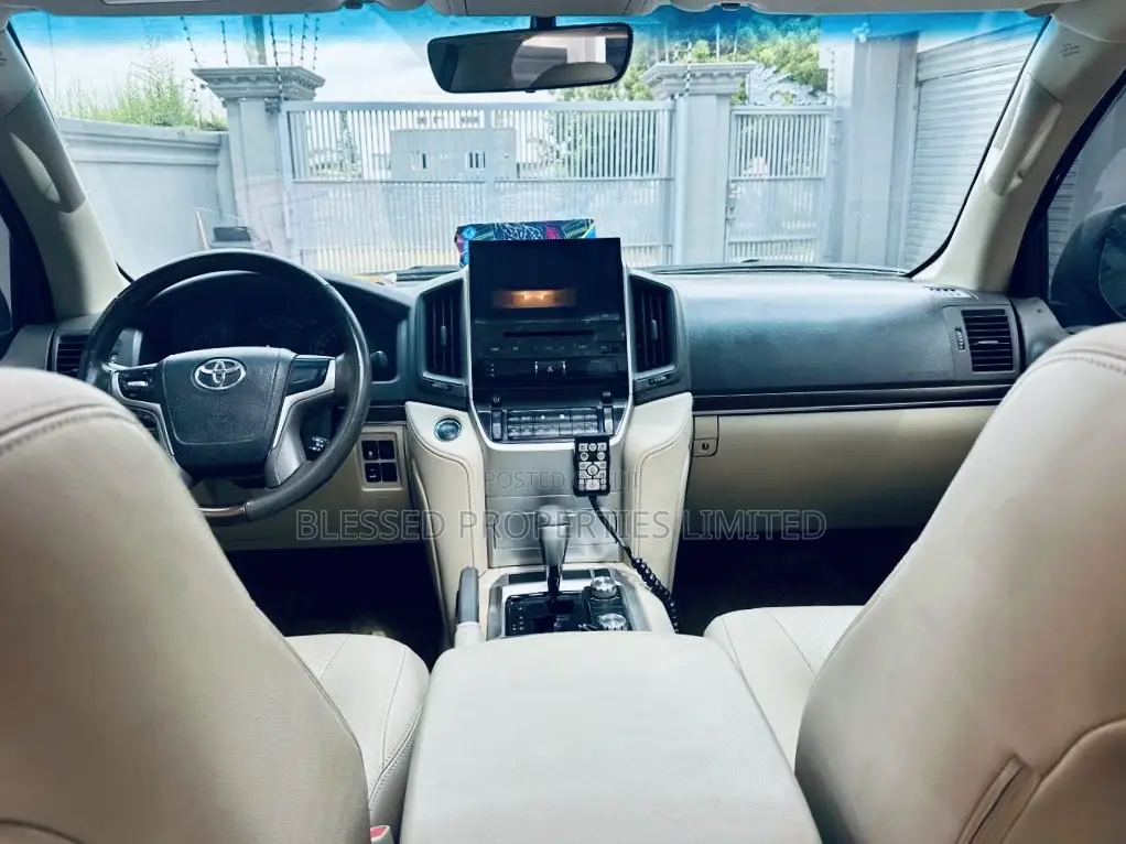 Toyota Land Cruiser 4.5 V8 VXR 2021 Black
