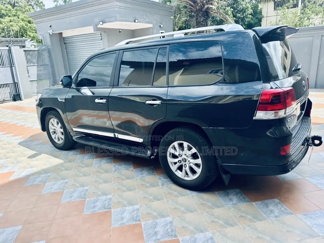 Toyota Land Cruiser 4.5 V8 VXR 2021 Black