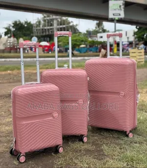 Anti Unbreakable Travelling Suitcases .