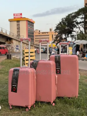 Anti Unbreakable Travelling Suitcases .