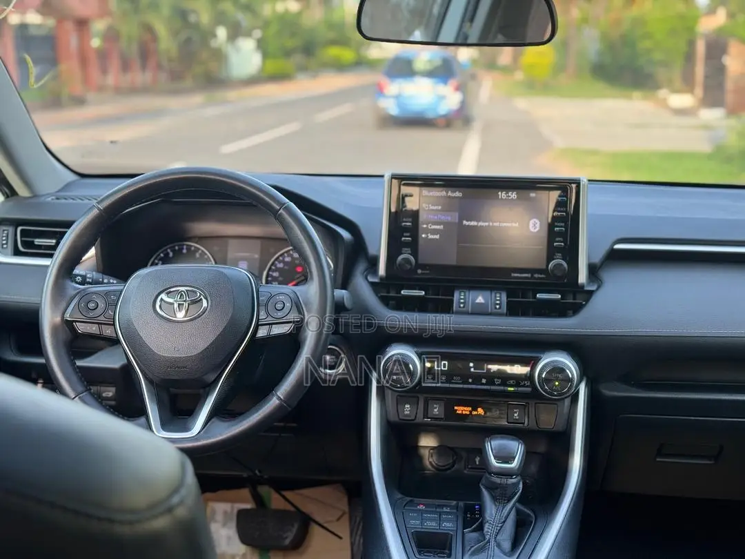 Toyota RAV4 XLE AWD 2020 White