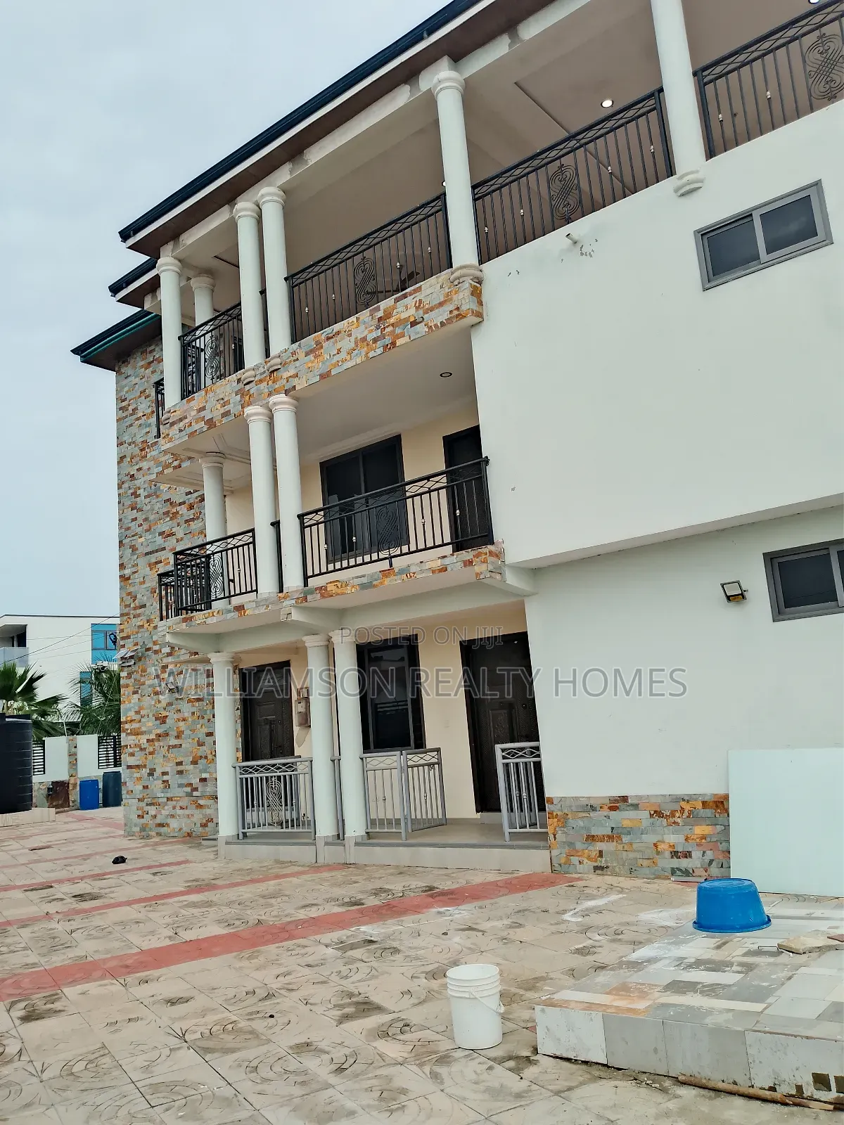 3bdrm Apartment in Hfc Estate Area, Spintex for rent