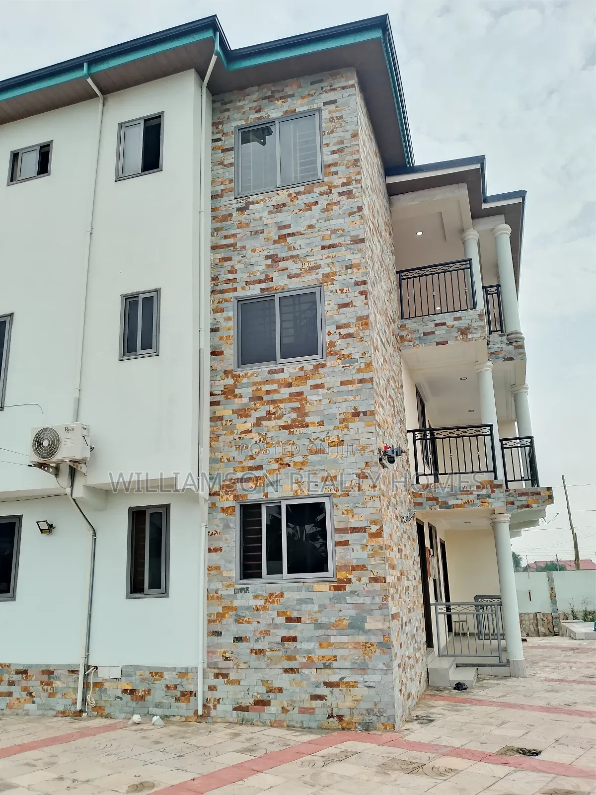 3bdrm Apartment in Hfc Estate Area, Spintex for rent