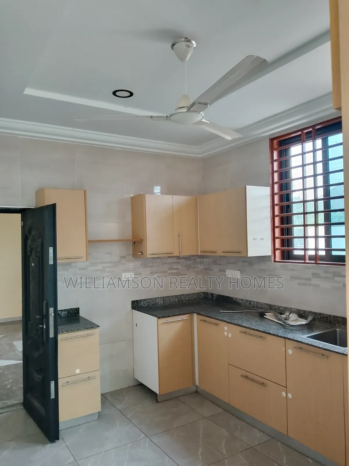 3bdrm Apartment in Hfc Estate Area, Spintex for rent