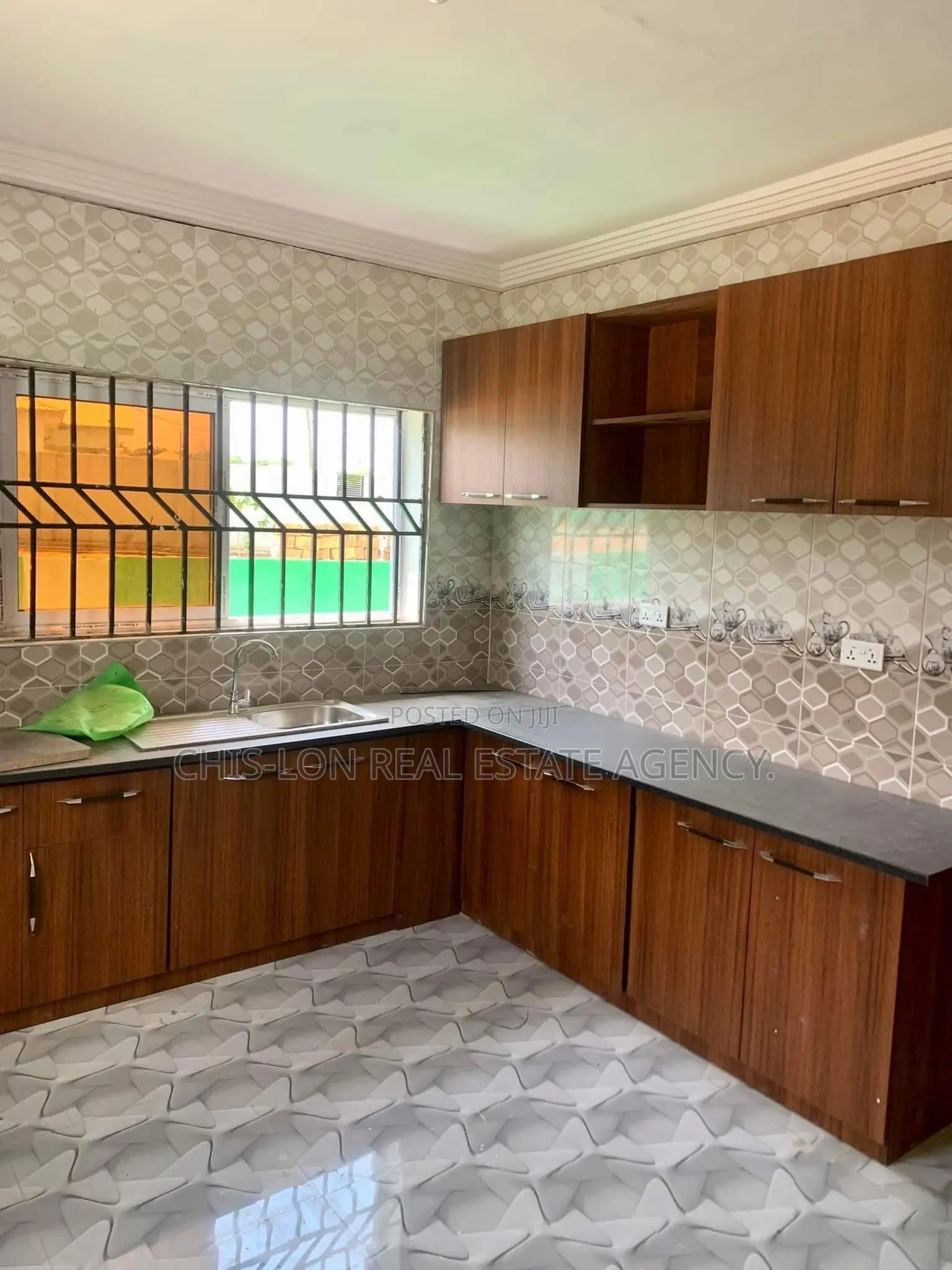3bdrm House in Cp Roman, Kasoa for sale