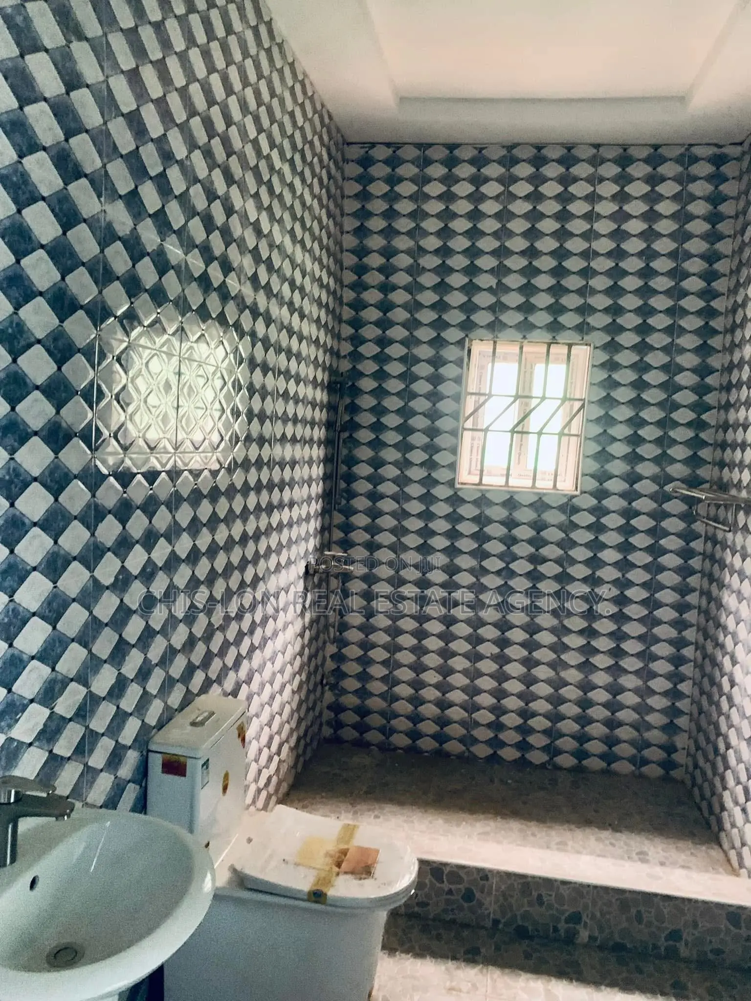3bdrm House in Cp Roman, Kasoa for sale