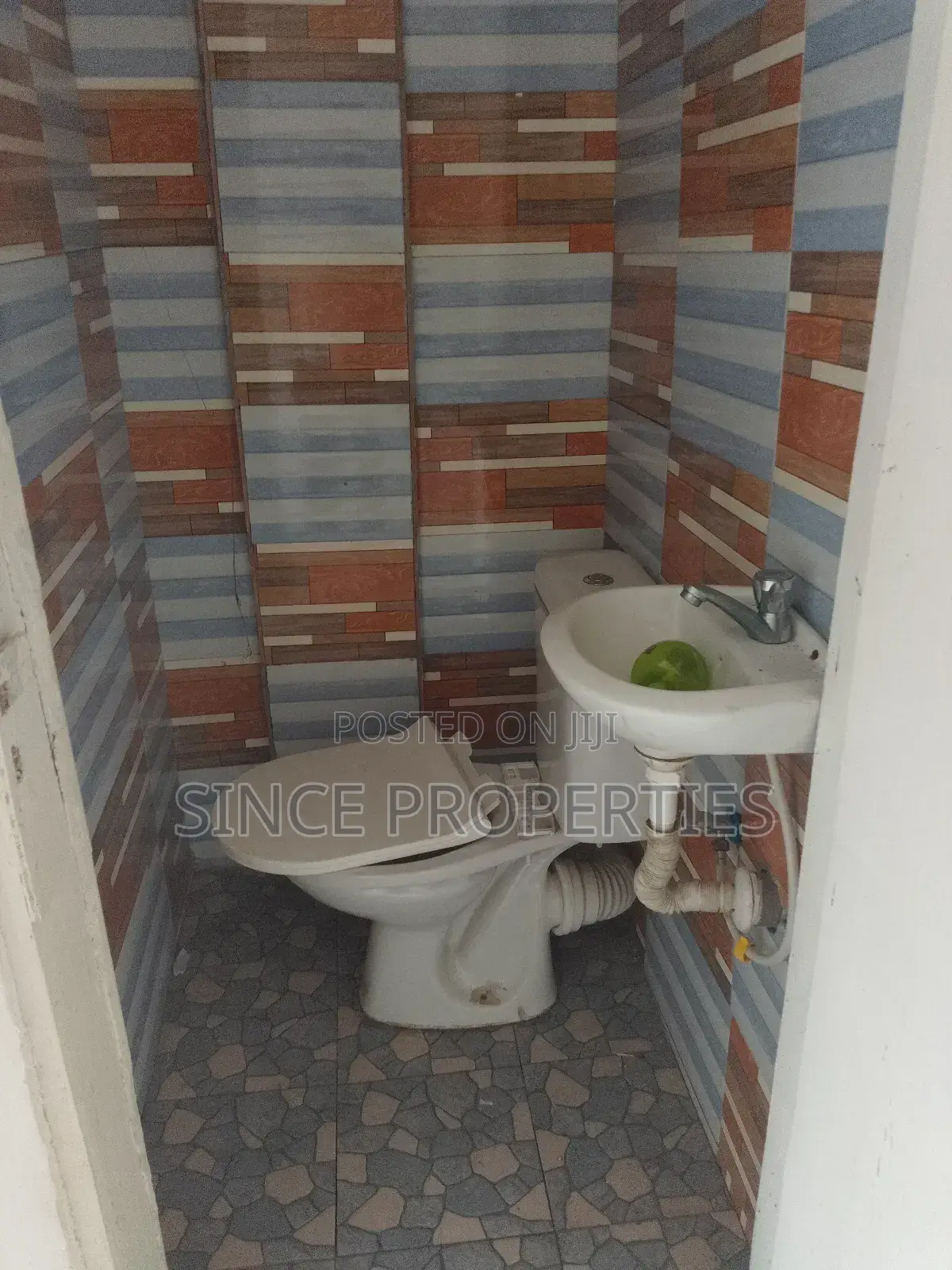 Top Store for Rent at Madina