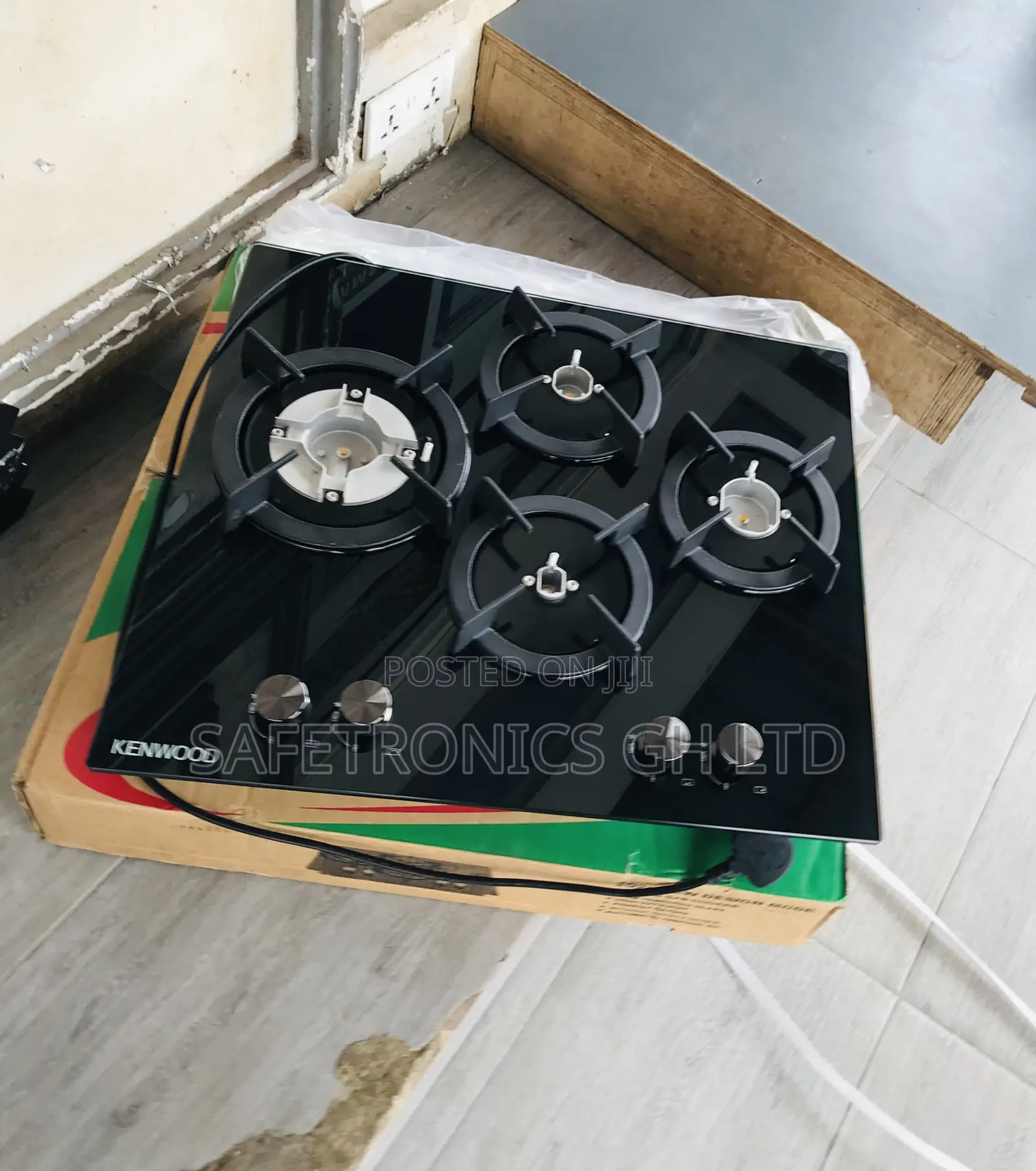 Perfect Black Ceramic 90cm 4 Gas Cooker Built In