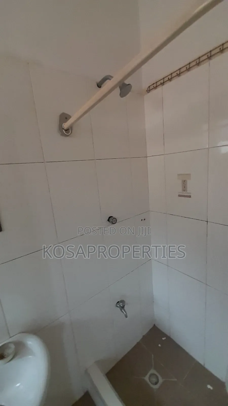 20bdrm House in Hacho Ecomoc, ECOMOG for sale