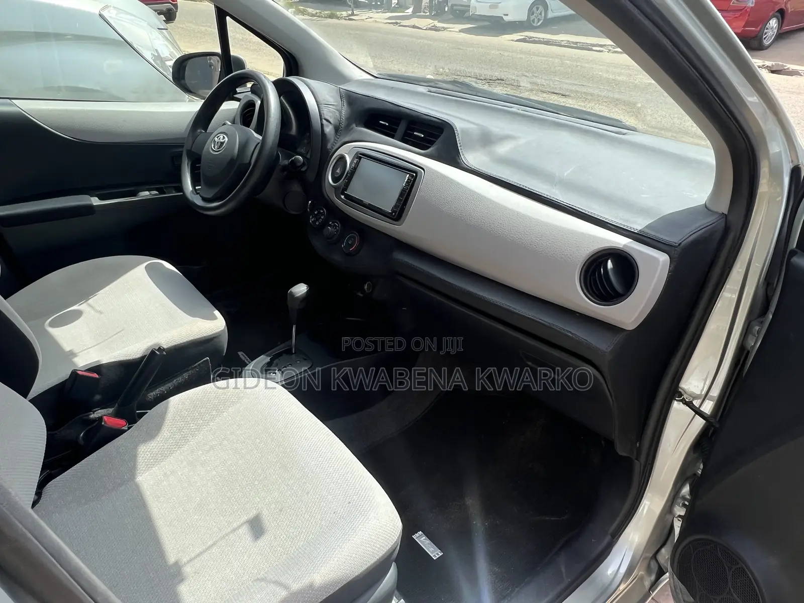 Toyota Vitz 1.3 FWD 5dr 2012 Green