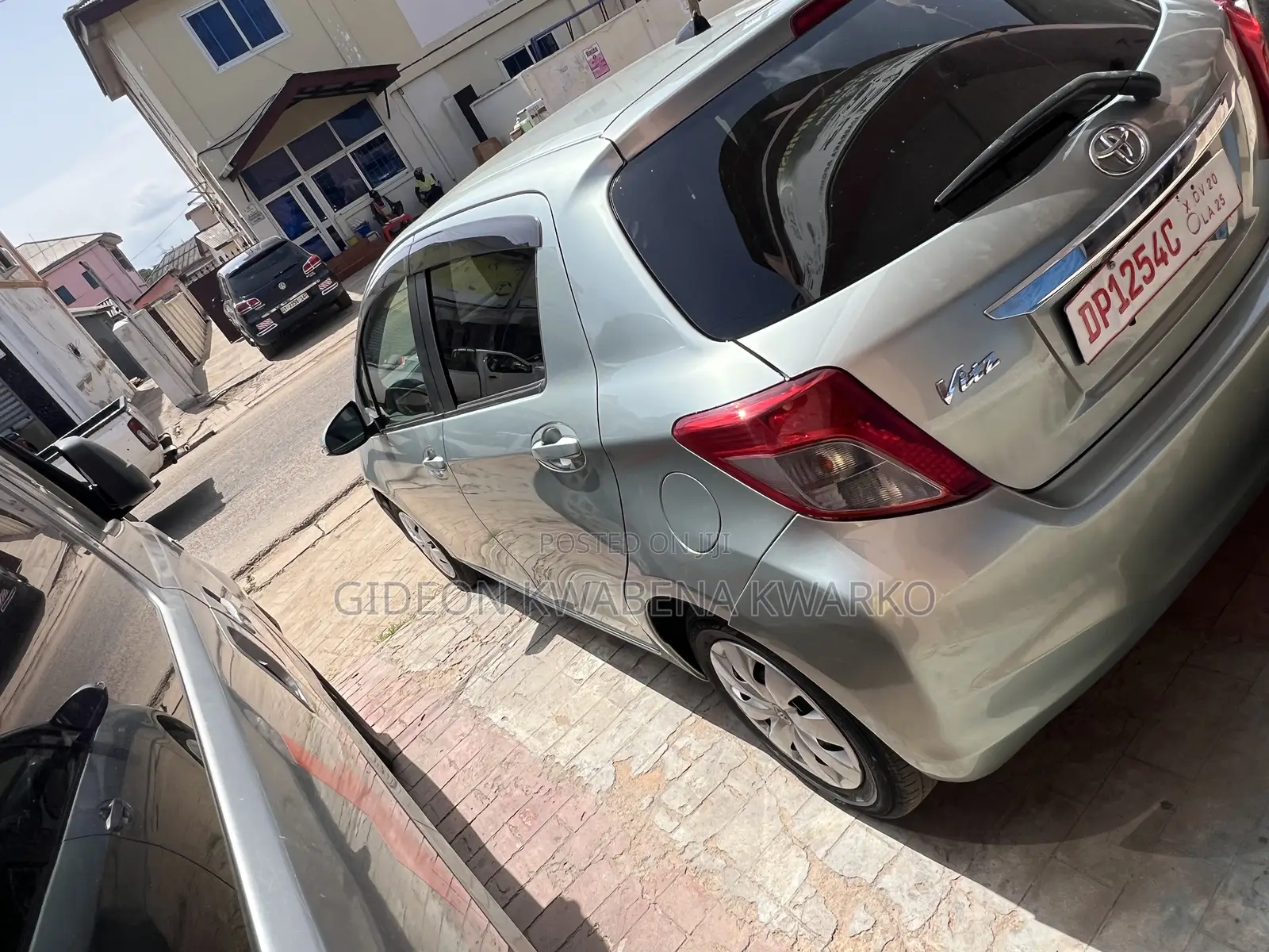 Toyota Vitz 1.3 FWD 5dr 2012 Green