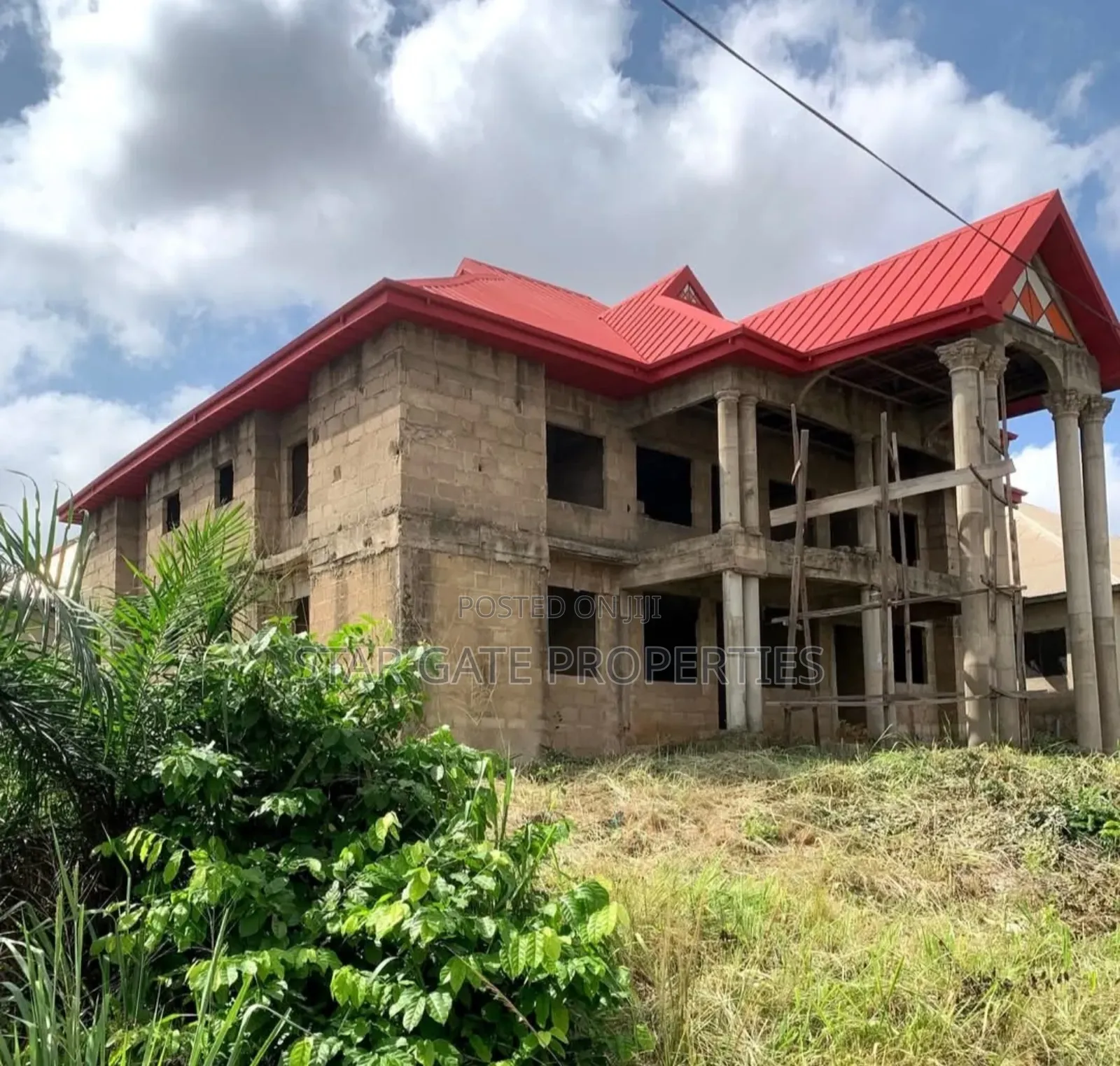 8bdrm House in Atimatim, Kumasi Metropolitan for sale