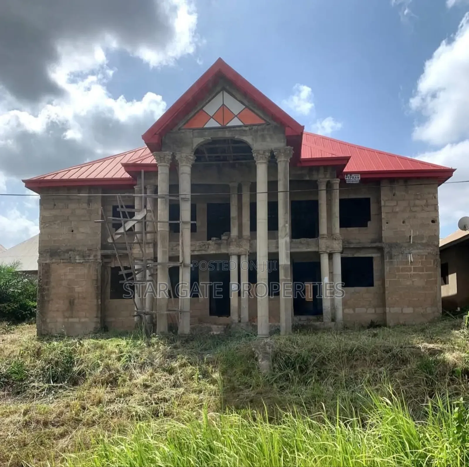 8bdrm House in Atimatim, Kumasi Metropolitan for sale