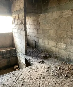 8bdrm House in Atimatim, Kumasi Metropolitan for sale