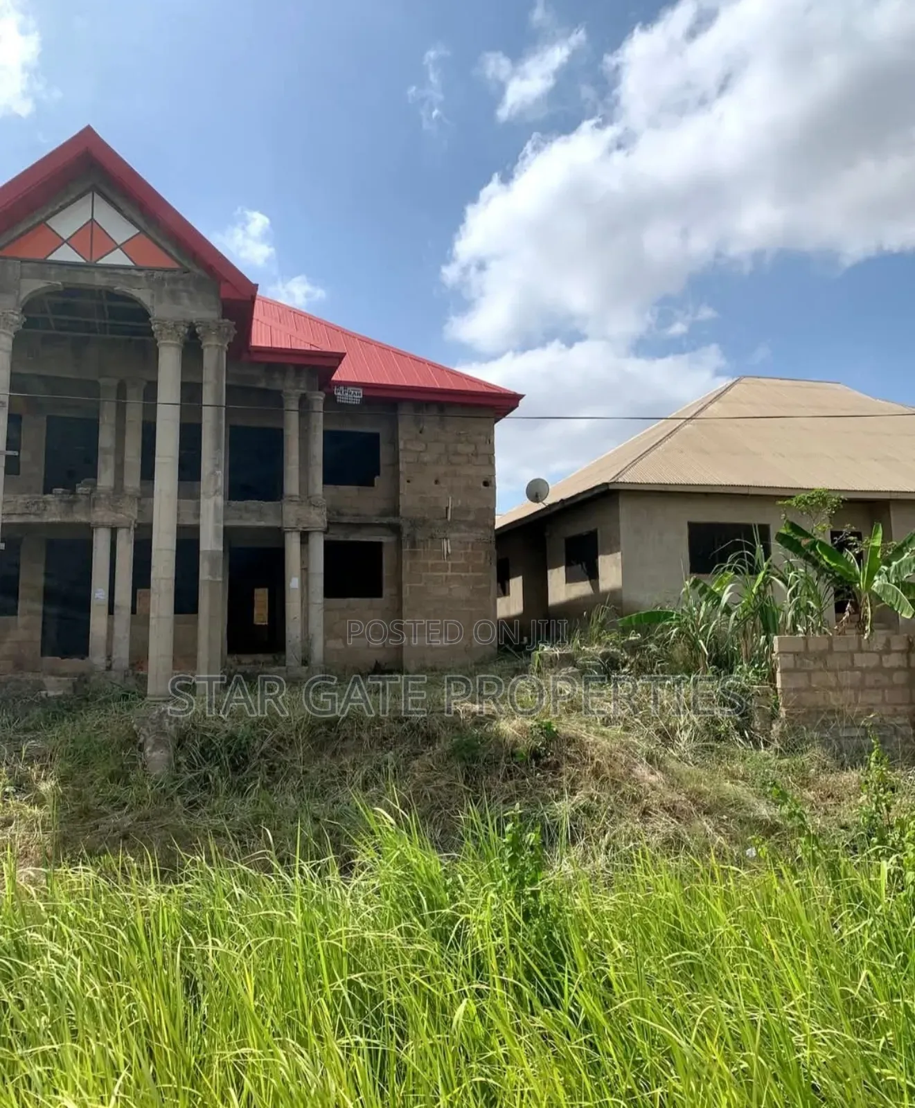 8bdrm House in Atimatim, Kumasi Metropolitan for sale