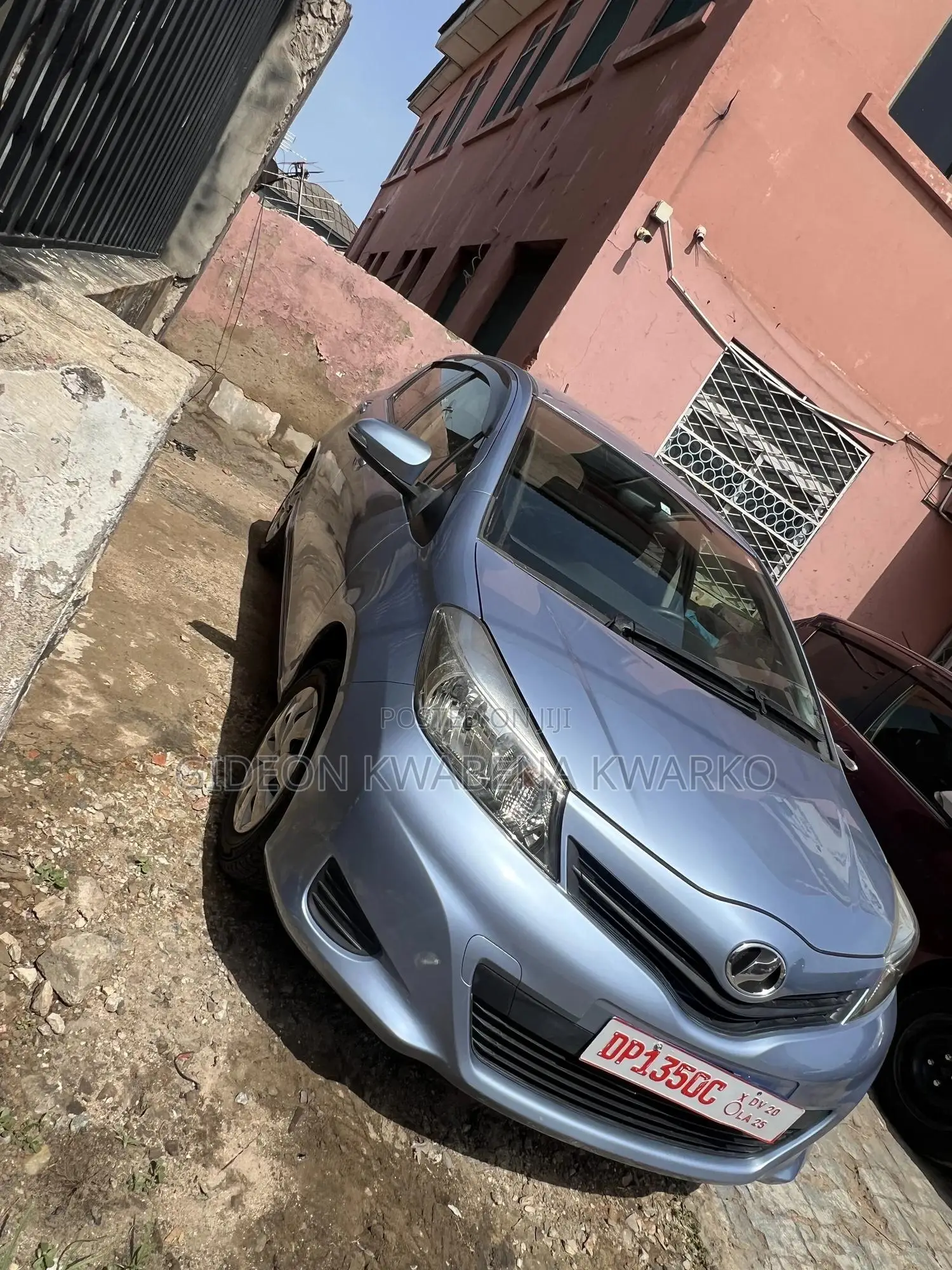 Toyota Vitz 1.3 FWD 5dr 2012 Blue