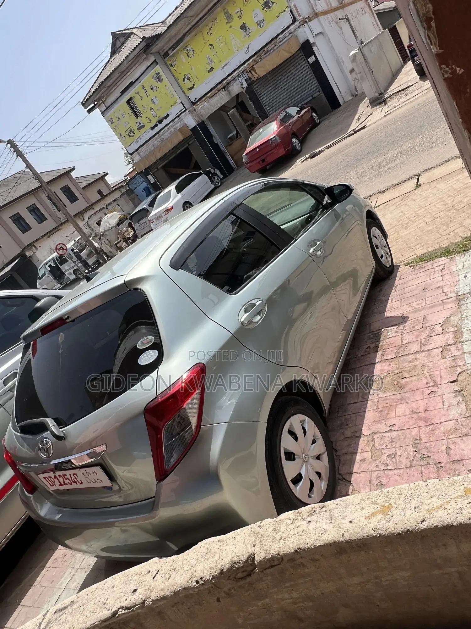 Toyota Vitz 1.3 FWD 5dr 2012 Green