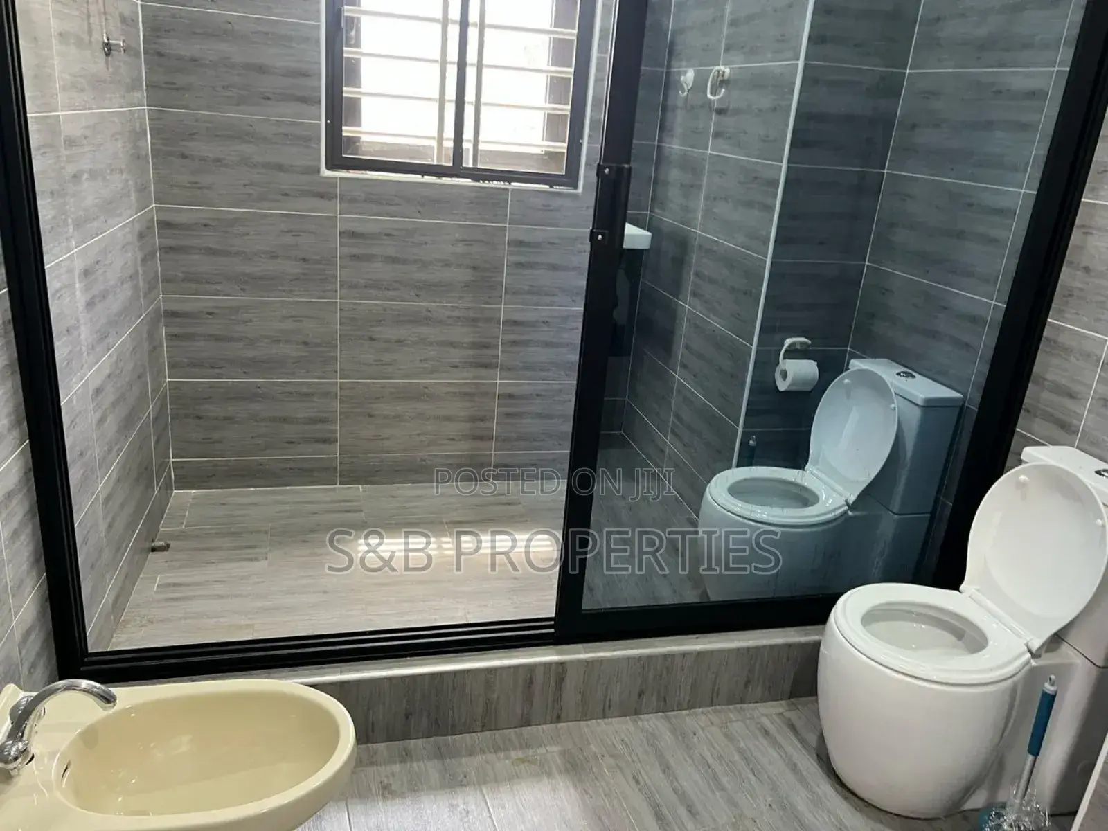 Furnished 4bdrm House in Ashomang Estate for sale