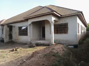 6bdrm House in Brother K Estate, Kumasi Metropolitan for sale
