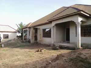 6bdrm House in Brother K Estate, Kumasi Metropolitan for sale