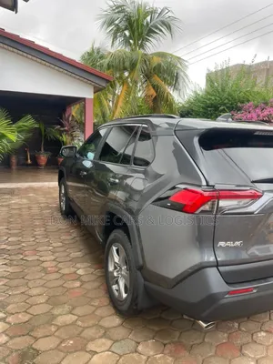 Toyota RAV4 XLE AWD 2024 Gray