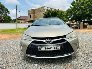 Photo - Toyota Camry SE 4dr Sedan (2.5L 4cyl 6A) 2015 Gray