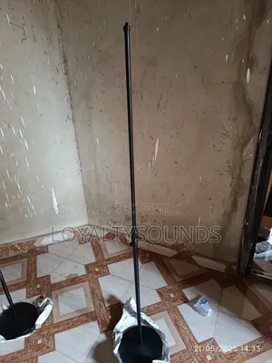 Roundbase Straight Mic Stand