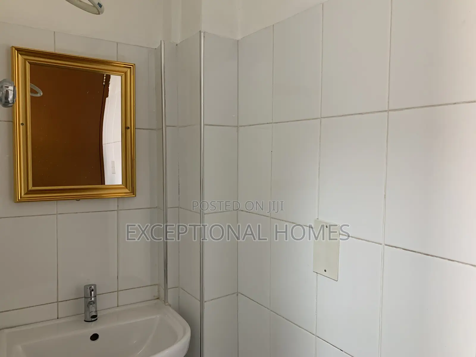 Cozy One Bedroom Modern Apartment in Gated Community