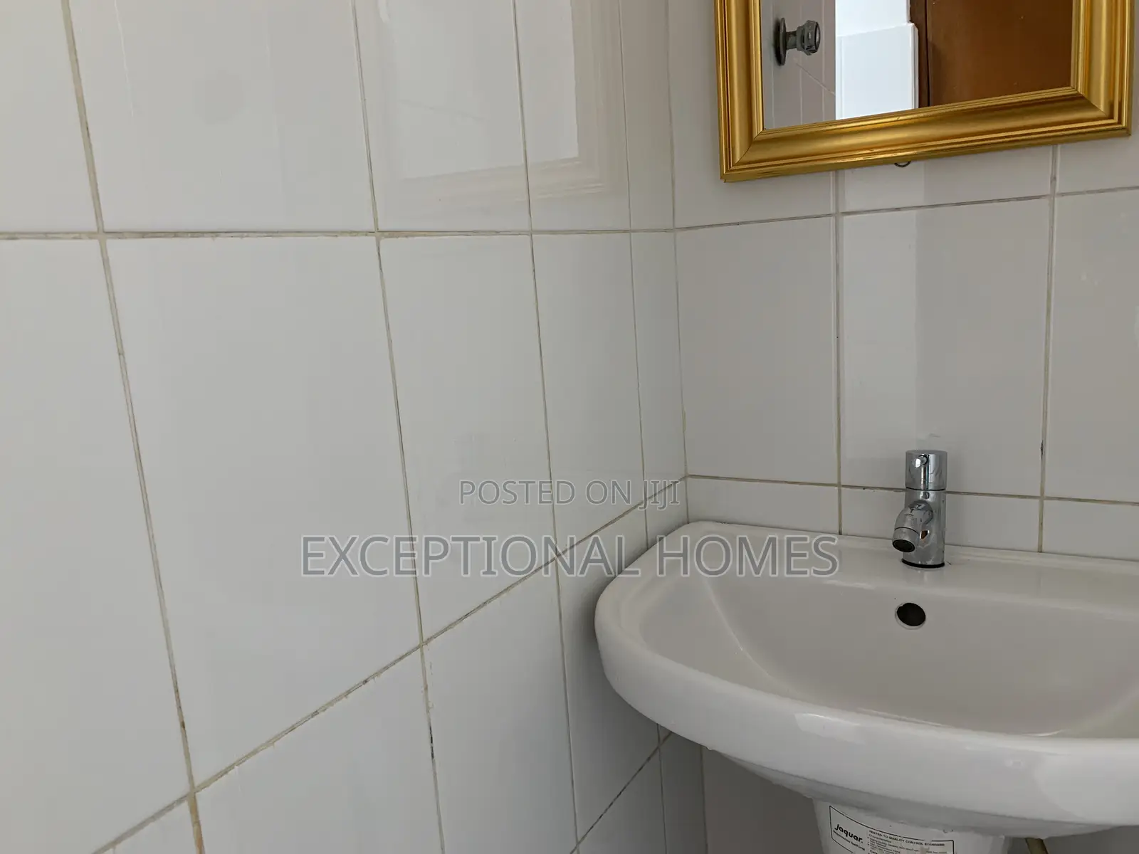 Cozy One Bedroom Modern Apartment in Gated Community