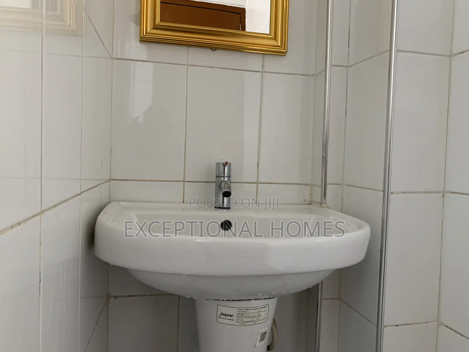 Cozy One Bedroom Modern Apartment in Gated Community