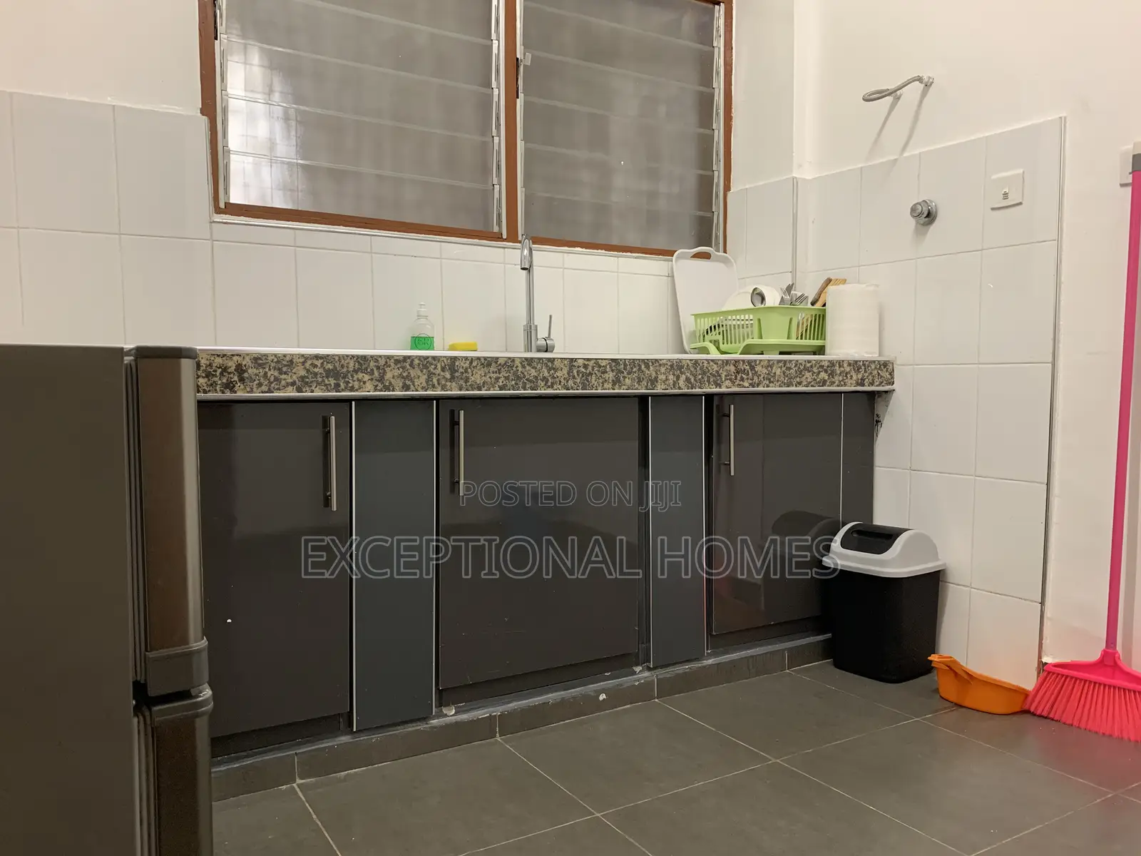 Cozy One Bedroom Modern Apartment in Gated Community