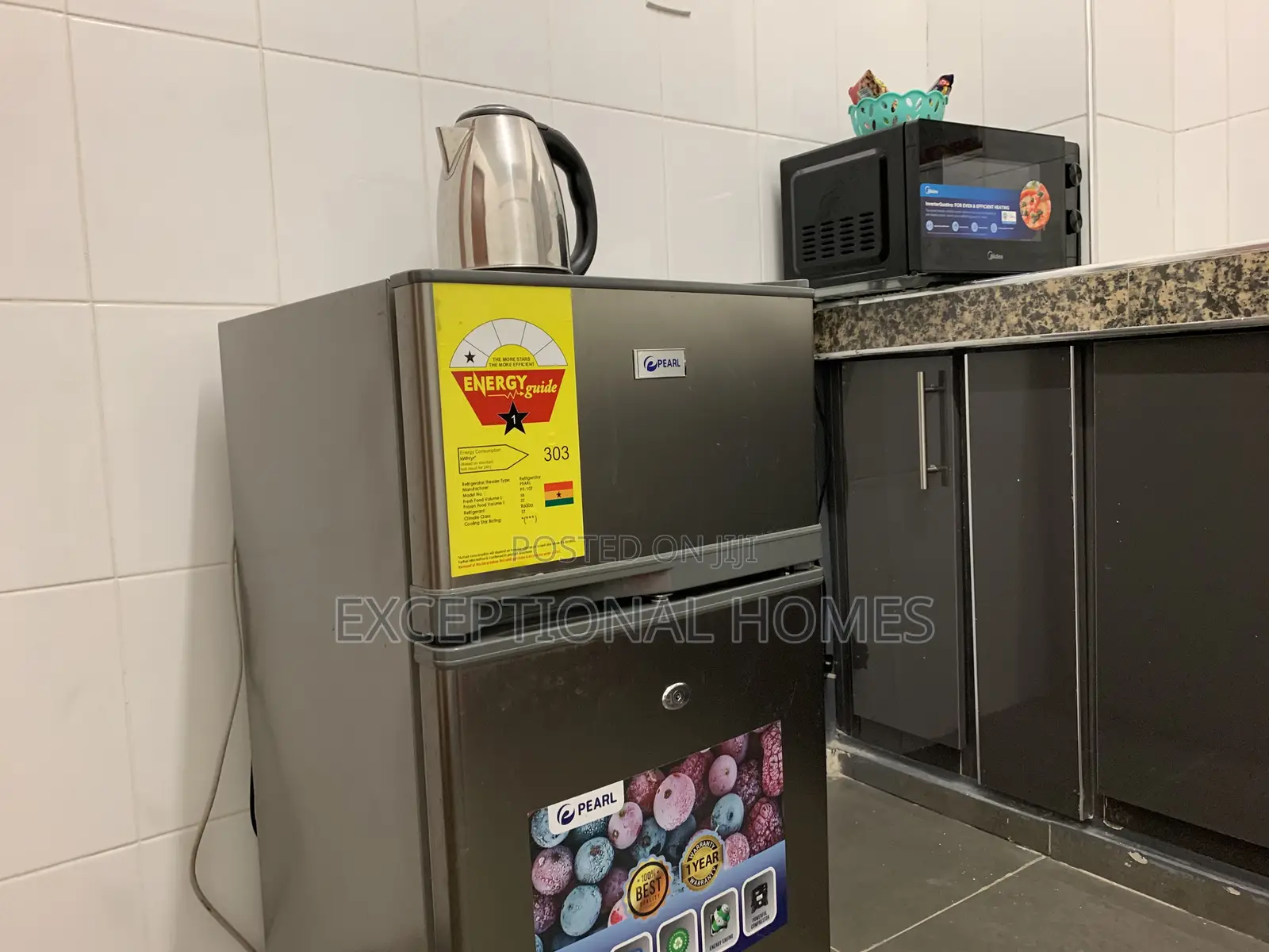 Cozy One Bedroom Modern Apartment in Gated Community