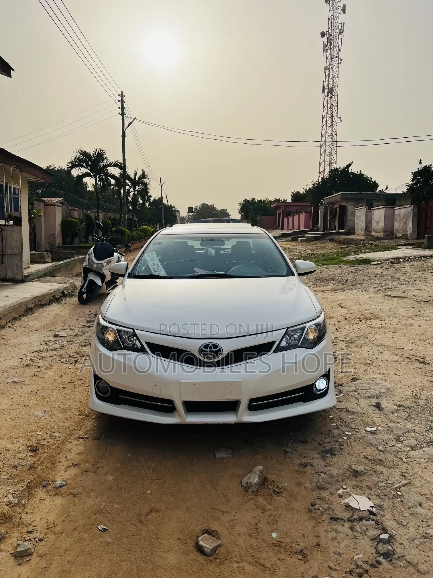 Toyota Camry SE 4dr Sedan (2.5L 4cyl 6A) 2013 White