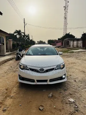 Toyota Camry SE 4dr Sedan (2.5L 4cyl 6A) 2013 White