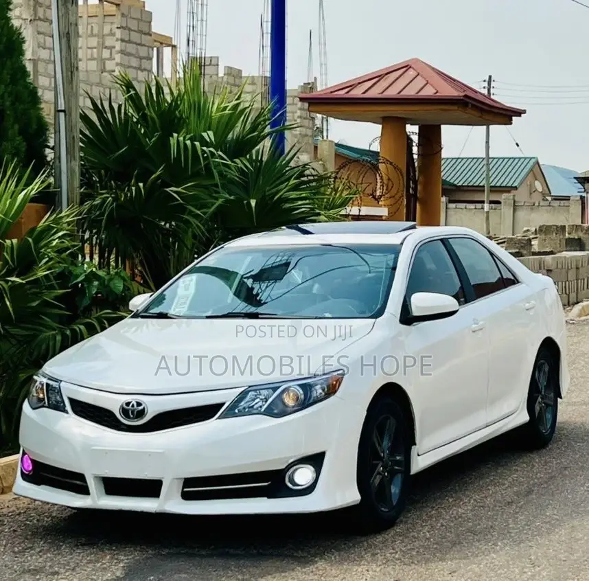 Toyota Camry SE 4dr Sedan (2.5L 4cyl 6A) 2013 White