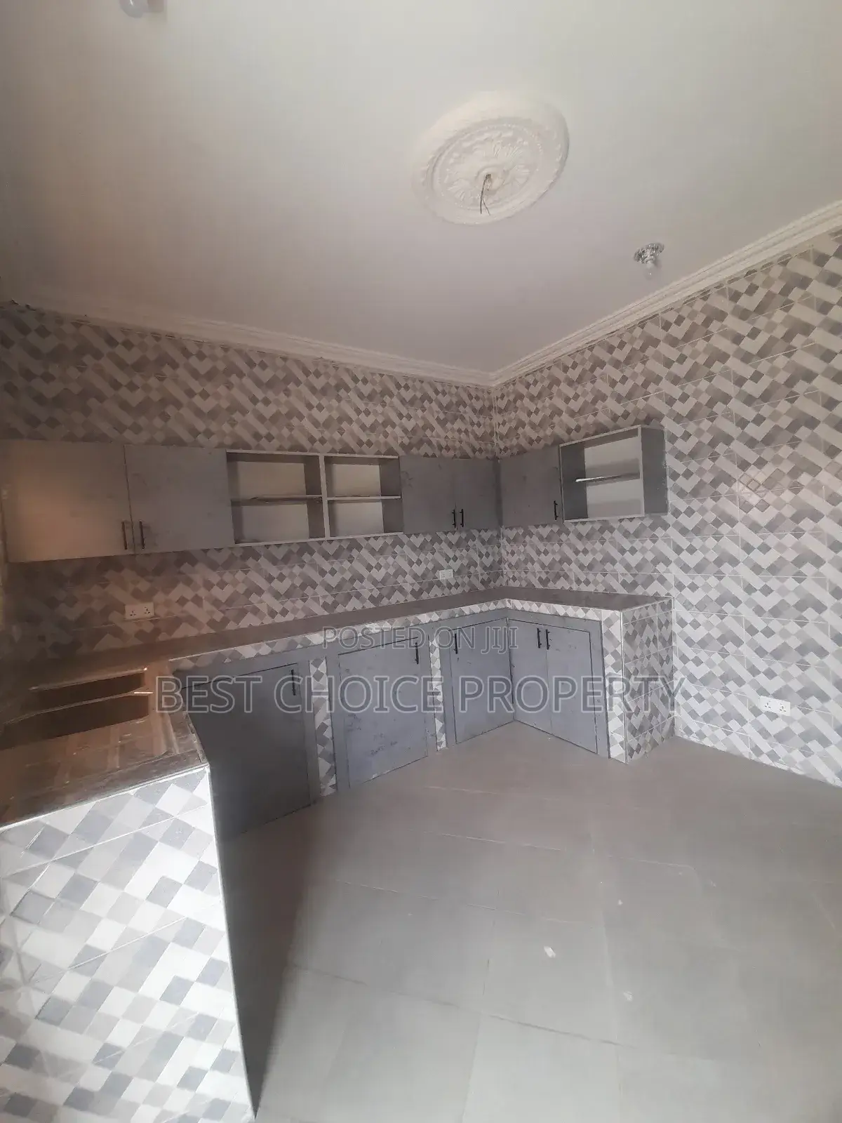 2bdrm Apartment in Lakeside for rent