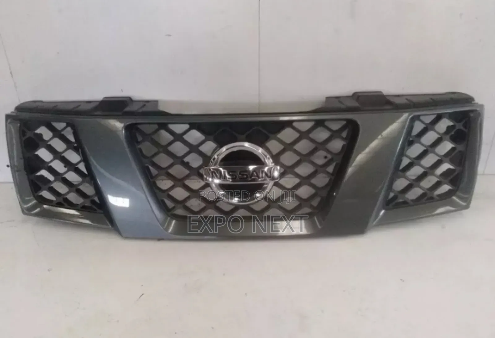Grille Front Chrome/Black for Nissan Pathfinder 2005-2010