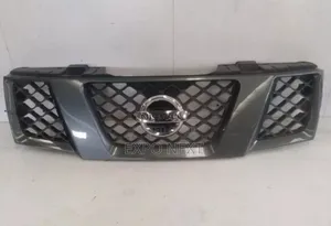 Grille Front Chrome/Black for Nissan Pathfinder 2005-2010