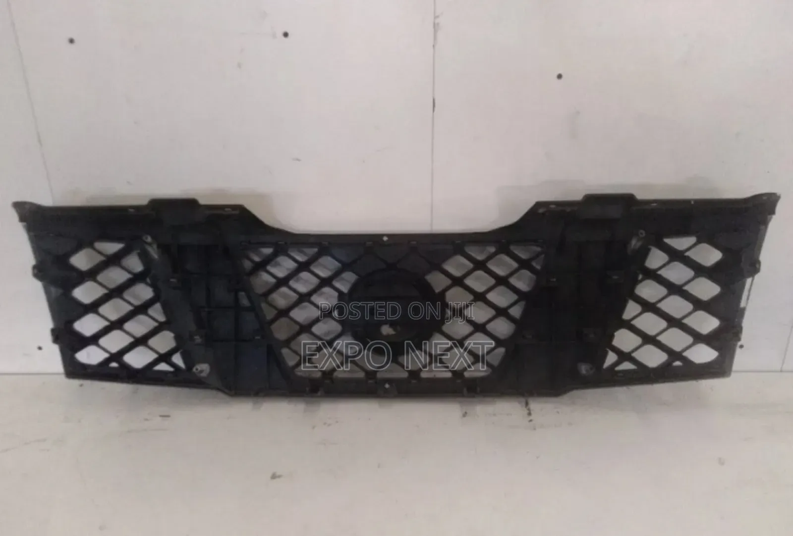 Grille Front Chrome/Black for Nissan Pathfinder 2005-2010