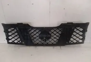 Grille Front Chrome/Black for Nissan Pathfinder 2005-2010