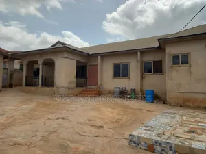 6bdrm House in Asuofia, Kumasi Metropolitan for sale