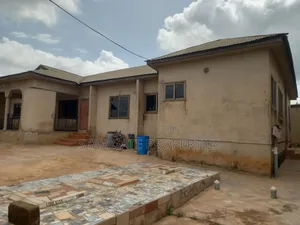 6bdrm House in Asuofia, Kumasi Metropolitan for sale