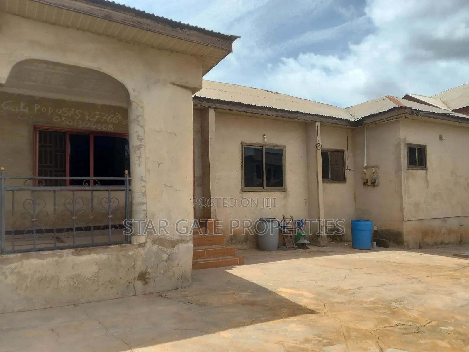 6bdrm House in Asuofia, Kumasi Metropolitan for sale
