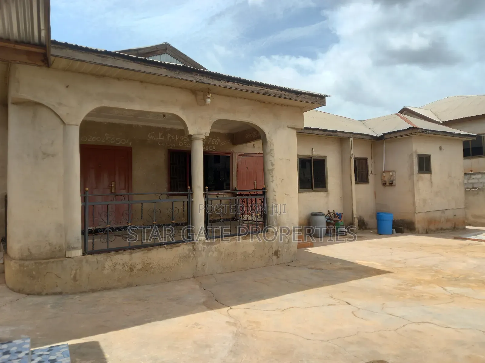 6bdrm House in Asuofia, Kumasi Metropolitan for sale