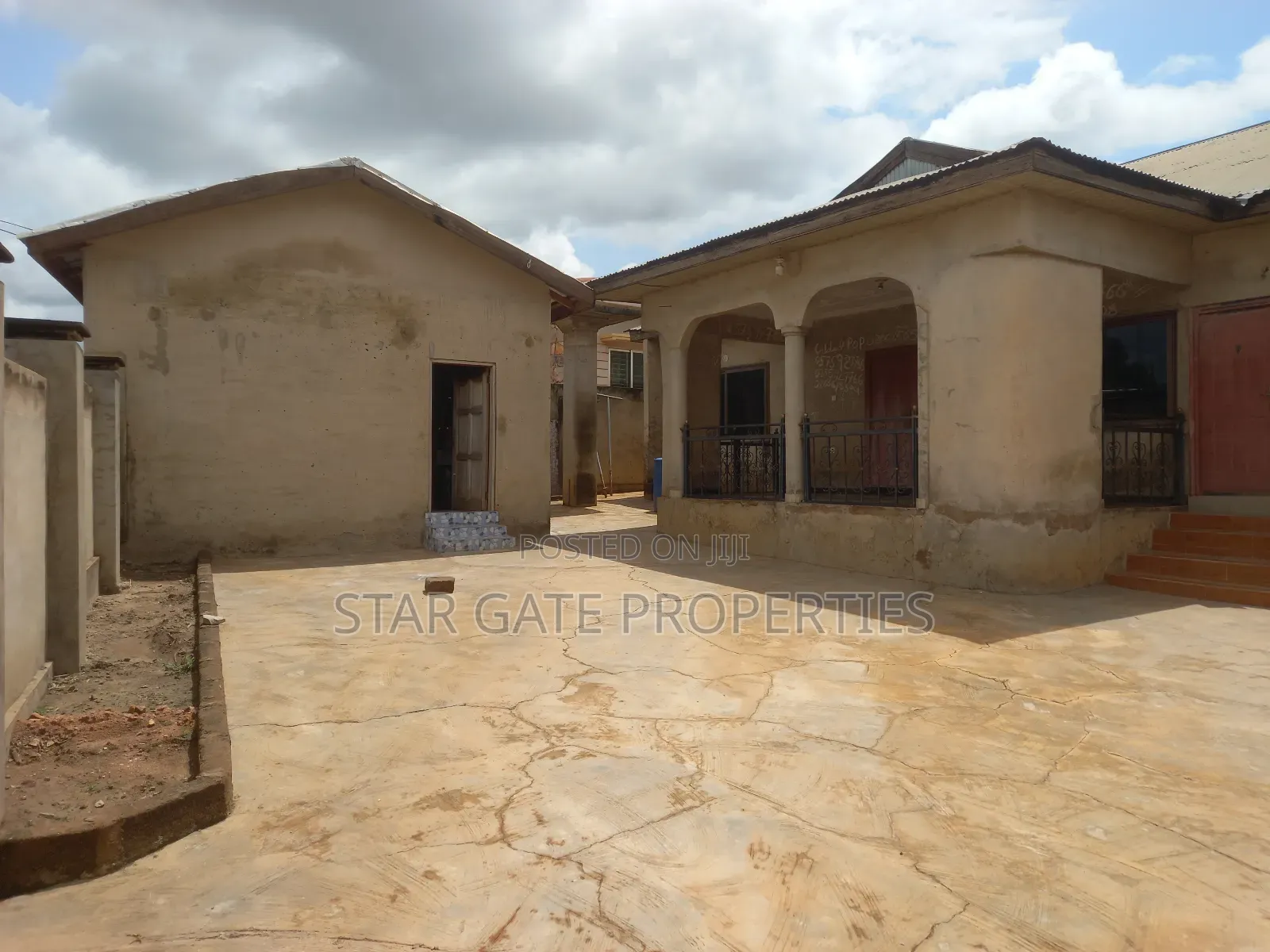 6bdrm House in Asuofia, Kumasi Metropolitan for sale