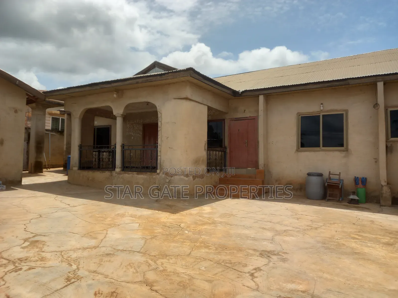 6bdrm House in Asuofia, Kumasi Metropolitan for sale
