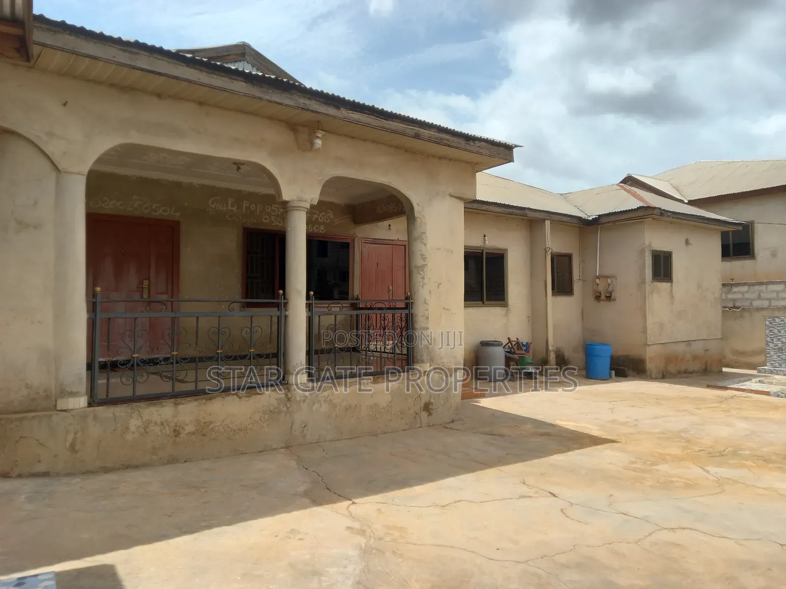 6bdrm House in Asuofia, Kumasi Metropolitan for sale