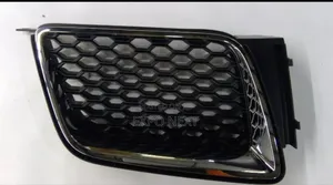 2009-2010 Pontiac Vibe Grille Upper One Side