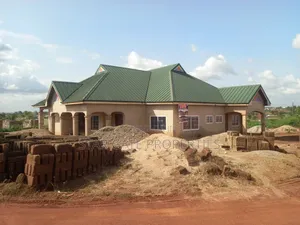 7bdrm House in Asuofia Kokoben, Kumasi Metropolitan for sale